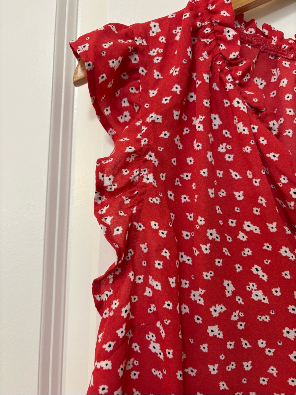Monteau Red Floral Print Sleeveless Tie Neck Top, Size L - Picture 4 of 6